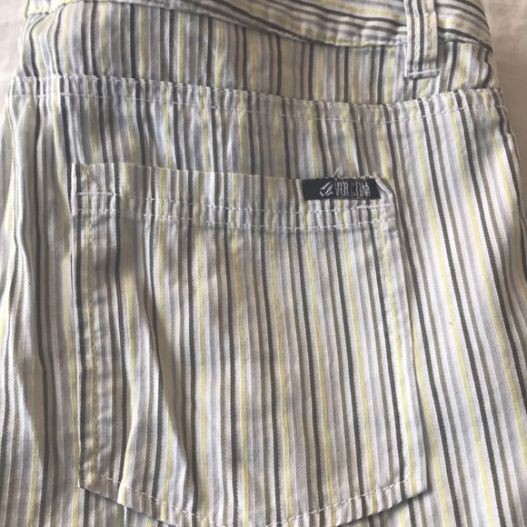 Volcom shorts - Picture 4 of 4